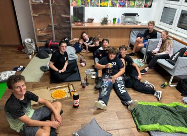 Obrázek k aktualitě Žáci 8.B nocovali ve škole