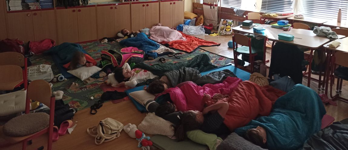 Žáci 5.A nocovali ve škole